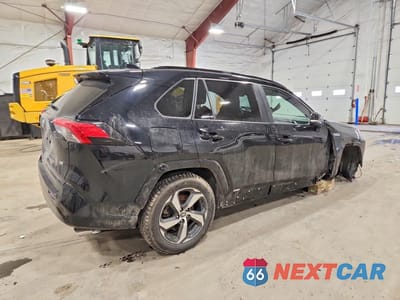 Trzecie zdjęcie samochodu z tyłu: 2021 TOYOTA RAV4 PRIME SE VIN:JTMCB3FV7MD056883 - miniatura