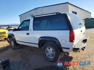Drugie zdjęcie samochodu z przodu: 1993 CHEV TAHOE C1500 VIN:1GNEK18K1PJ375791 - miniatura