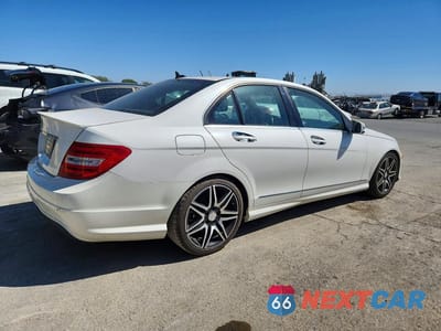 Trzecie zdjęcie samochodu z tyłu: 2013 MERCEDES-BENZ C 250 VIN:WDDGF4HB2DR257887 - miniatura
