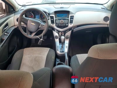 Zdjęcie 8 z 13 samochodu: 2011 CHEVROLET CRUZE LS VIN:1G1PC5SH6B7254871 - miniatura