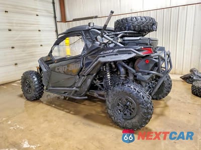 Trzecie zdjęcie samochodu z tyłu: 2024 CAN-AM MAVERICK X3 UTILITY VEHICLE VIN:3JBVDAV45RE000319 - miniatura