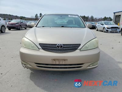 Piąte zdjęcie samochodu w środku: 2004 TOYOTA CAMRY XLE VIN:4T1BE30K04U832347 - miniatura