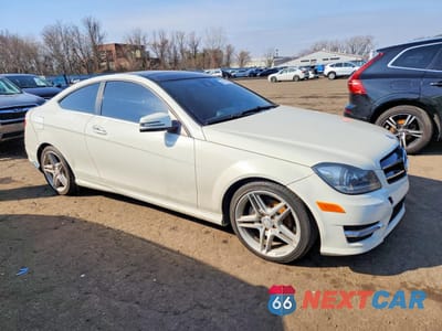 Czwarte zdjęcie samochodu z boku: 2012 MERCEDES-BENZ C 250 VIN:WDDGJ4HB7CF769529 - miniatura