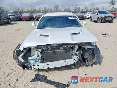Piąte zdjęcie samochodu w środku: 2016 DODGE CHALLENGER SXT VIN:2C3CDZAG1GH331519 - miniatura