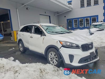 Czwarte zdjęcie samochodu z boku: 2019 KIA SORENTO VIN:5XYPGDA50KG494952 - miniatura