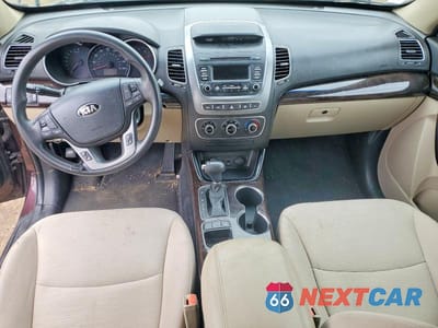 Zdjęcie 8 z 12 samochodu: 2015 KIA SORENTO LX VIN:5XYKTDA75FG595286 - miniatura