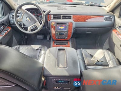 Zdjęcie 8 z 13 samochodu: 2014 CHEVROLET SUBURBAN K1500 LTZ VIN:1GNSKKE72ER142543 - miniatura