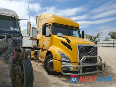 2020 VOLVO VNL SEMI TRUCK 4V4NC9EH0LN262774 - główne zdjęcie licytacji z USA - miniatura