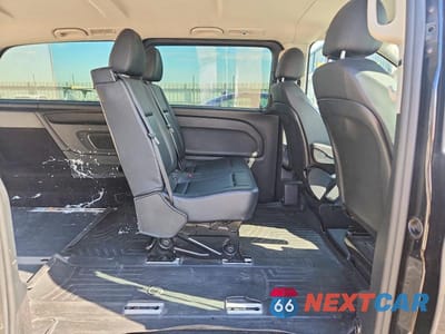 Zdjęcie 11 z 13 samochodu: 2018 MERCEDES-BENZ METRIS VIN:WD4PG2EE2J3406653 - miniatura