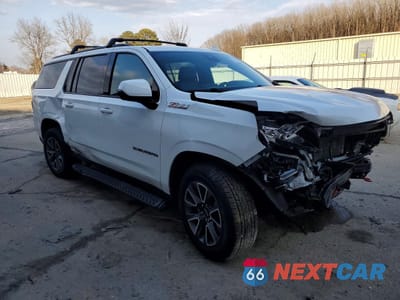 Czwarte zdjęcie samochodu z boku: 2023 CHEVROLET SUBURBAN K1500 Z71 VIN:1GNSKDKD5PR389709 - miniatura