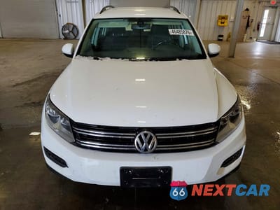 Piąte zdjęcie samochodu w środku: 2016 VOLKSWAGEN TIGUAN S VIN:WVGBV7AX8GW548717 - miniatura
