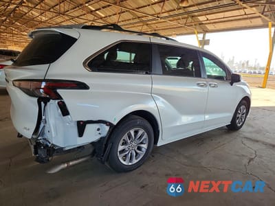 Trzecie zdjęcie samochodu z tyłu: 2025 TOYOTA SIENNA XLE 8-PASSENGER VIN:5TDYRKEC9SS275888 - miniatura