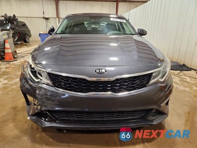 Piąte zdjęcie samochodu w środku: 2019 KIA OPTIMA S VIN:5XXGT4L31KG302983 - miniatura
