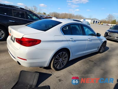 Trzecie zdjęcie samochodu z tyłu: 2019 BMW 530 XI VIN:WBAJA7C57KG911712 - miniatura