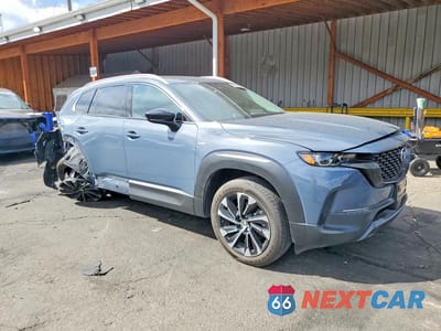 Czwarte zdjęcie samochodu z boku: 2025 MAZDA CX-50 PREMIUM PLUS VIN:7MMVAAEW4SN129094 - miniatura