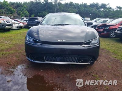 Piąte zdjęcie samochodu w środku: 2022 KIA EV6 WIND VIN:KNDC34LA0N5043571 - miniatura