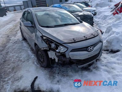Czwarte zdjęcie samochodu z boku: 2015 HYUNDAI ELANTRA GT BASE VIN:KMHD35LH6FU239380 - miniatura