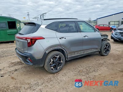 Trzecie zdjęcie samochodu z tyłu: 2024 KIA SELTOS EX VIN:KNDERCAA3R7652250 - miniatura