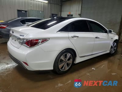 Trzecie zdjęcie samochodu z tyłu: 2012 HYUNDAI SONATA HYBRID BASE VIN:KMHEC4A45CA047217 - miniatura