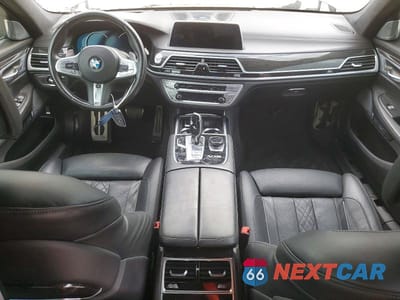 Zdjęcie 8 z 11 samochodu: 2018 BMW M760 XI VIN:WBA7H6C50JG614490 - miniatura