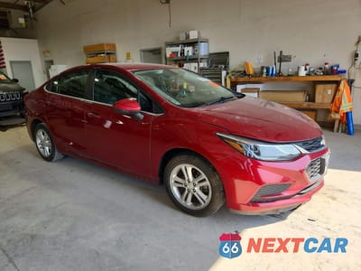 Czwarte zdjęcie samochodu z boku: 2018 CHEVROLET CRUZE LT VIN:1G1BE5SM5J7118974 - miniatura