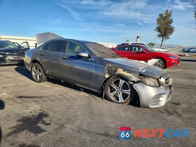 Czwarte zdjęcie samochodu z boku: 2019 MERCEDES-BENZ E 300 VIN:WDDZF4JB5KA551847 - miniatura