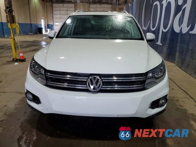 Piąte zdjęcie samochodu w środku: 2016 VOLKSWAGEN TIGUAN S VIN:WVGBV7AX5GW576815 - miniatura