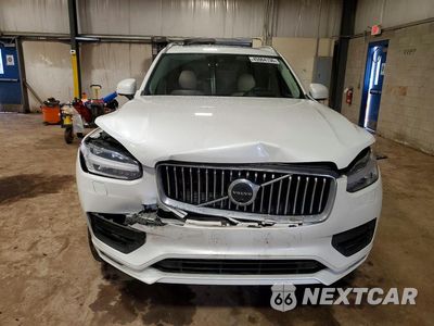 Piąte zdjęcie samochodu w środku: 2022 VOLVO XC90 T6 MOMENTUM VIN:YV4A22PKXN1834602 - miniatura