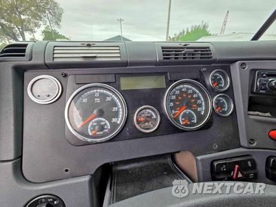 Zdjęcie 8 z 10 samochodu: 2017 FREIGHTLINER CASCADIA 113 VIN:3AKJGHDV8HSHZ2770 - miniatura