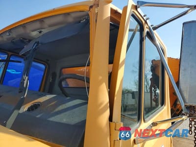 Zdjęcie 9 z 10 samochodu: 2000 FREIGHTLINER MEDIUM CONVENTIONAL FL70 VIN:1FV6HFAB4YHA74743 - miniatura