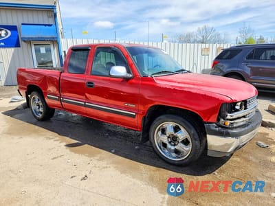 Czwarte zdjęcie samochodu z boku: 2002 CHEVROLET SILVERADO C1500 VIN:2GCEC19V921351918 - miniatura