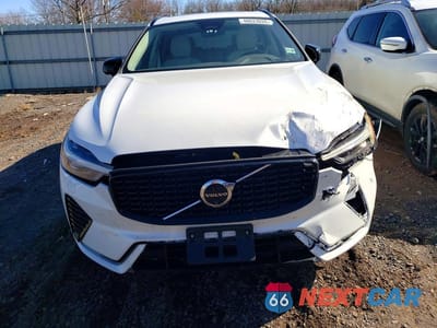 Piąte zdjęcie samochodu w środku: 2024 VOLVO XC60 PLUS VIN:YV4L12RL7R1840784 - miniatura