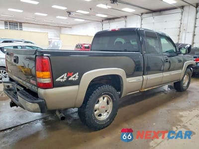 Trzecie zdjęcie samochodu z tyłu: 2002 GMC NEW SIERRA K1500 VIN:2GTEK19T521124775 - miniatura