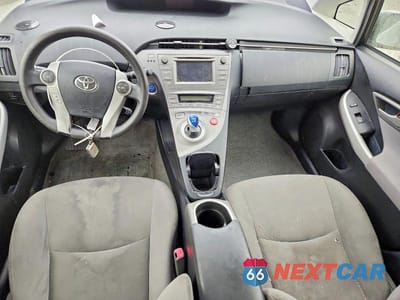 Zdjęcie 8 z 11 samochodu: 2013 TOYOTA PRIUS TWO VIN:JTDKN3DU7D1618439 - miniatura