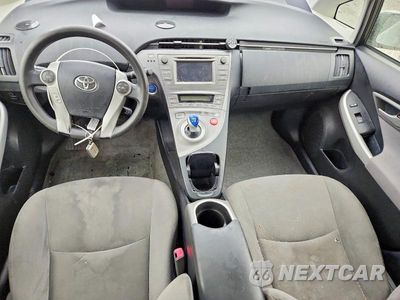 Zdjęcie 8 z 11 samochodu: 2013 TOYOTA PRIUS TWO VIN:JTDKN3DU7D1618439 - miniatura