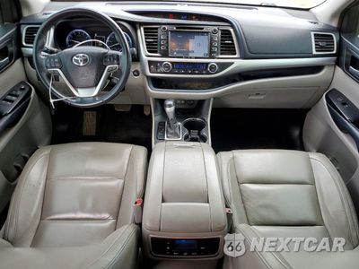 Zdjęcie 8 z 13 samochodu: 2018 TOYOTA HIGHLANDER XLE VIN:5TDKZRFH7JS533669 - miniatura