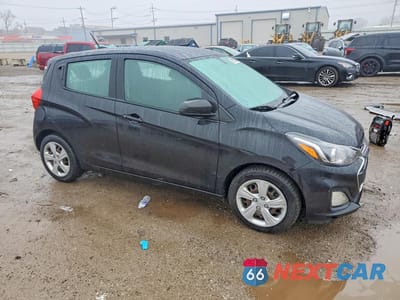 Czwarte zdjęcie samochodu z boku: 2020 CHEVROLET SPARK LS VIN:KL8CB6SA2LC428115 - miniatura