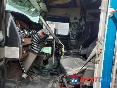 Zdjęcie 7 z 13 samochodu: 2004 KENWORTH CONSTRUCTION W900 VIN:1XKWDB9X94J063743 - miniatura