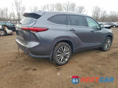 Trzecie zdjęcie samochodu z tyłu: 2020 TOYOTA HIGHLANDER PLATINUM VIN:5TDFZRBH9LS052090 - miniatura