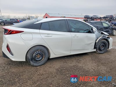 Trzecie zdjęcie samochodu z tyłu: 2022 TOYOTA PRIUS PRIME LE VIN:JTDKAMFP7N3218640 - miniatura