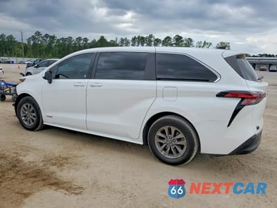 Drugie zdjęcie samochodu z przodu: 2021 TOYOTA SIENNA LE 8-PASSENGER VIN:5TDKRKECXMS034785 - miniatura