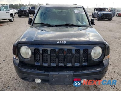 Piąte zdjęcie samochodu w środku: 2016 JEEP PATRIOT LATITUDE VIN:1C4NJPFB4GD620891 - miniatura