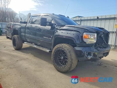 Czwarte zdjęcie samochodu z boku: 2018 GMC SIERRA K2500 DENALI VIN:1GT12UEY3JF118160 - miniatura