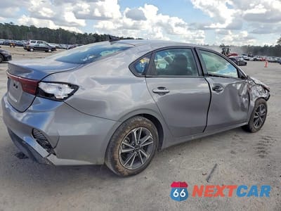 Trzecie zdjęcie samochodu z tyłu: 2024 KIA FORTE LXS VIN:3KPF24AD5RE760958 - miniatura