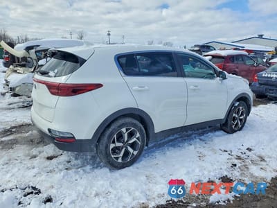 Trzecie zdjęcie samochodu z tyłu: 2020 KIA SPORTAGE LX VIN:KNDPMCAC1L7670844 - miniatura