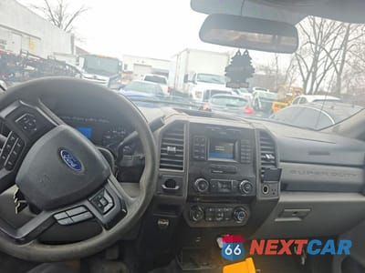 Zdjęcie 9 z 10 samochodu: 2017 FORD F350 SUPER DUTY VIN:1FD8X3G67HEE66402 - miniatura