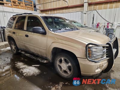 Czwarte zdjęcie samochodu z boku: 2006 CHEVROLET TRAILBLAZER LS VIN:1GNDT13SX62327098 - miniatura