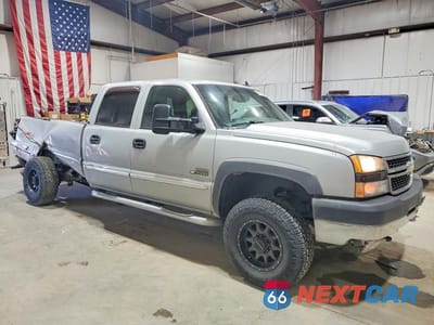 Czwarte zdjęcie samochodu z boku: 2006 CHEVROLET SILVERADO K3500 VIN:1GCHK33D26F178740 - miniatura