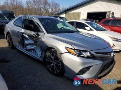 Czwarte zdjęcie samochodu z boku: 2020 TOYOTA CAMRY SE VIN:4T1G11AK1LU953844 - miniatura
