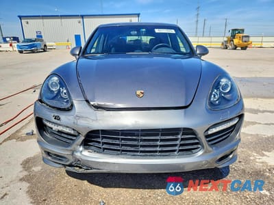 Piąte zdjęcie samochodu w środku: 2013 PORSCHE CAYENNE GTS VIN:WP1AD2A2XDLA75568 - miniatura